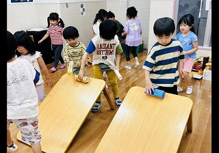 廃材製作の形の実験遊び