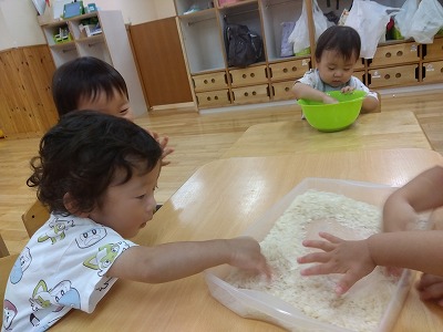 つまんでサラサラするのも面白いね♪