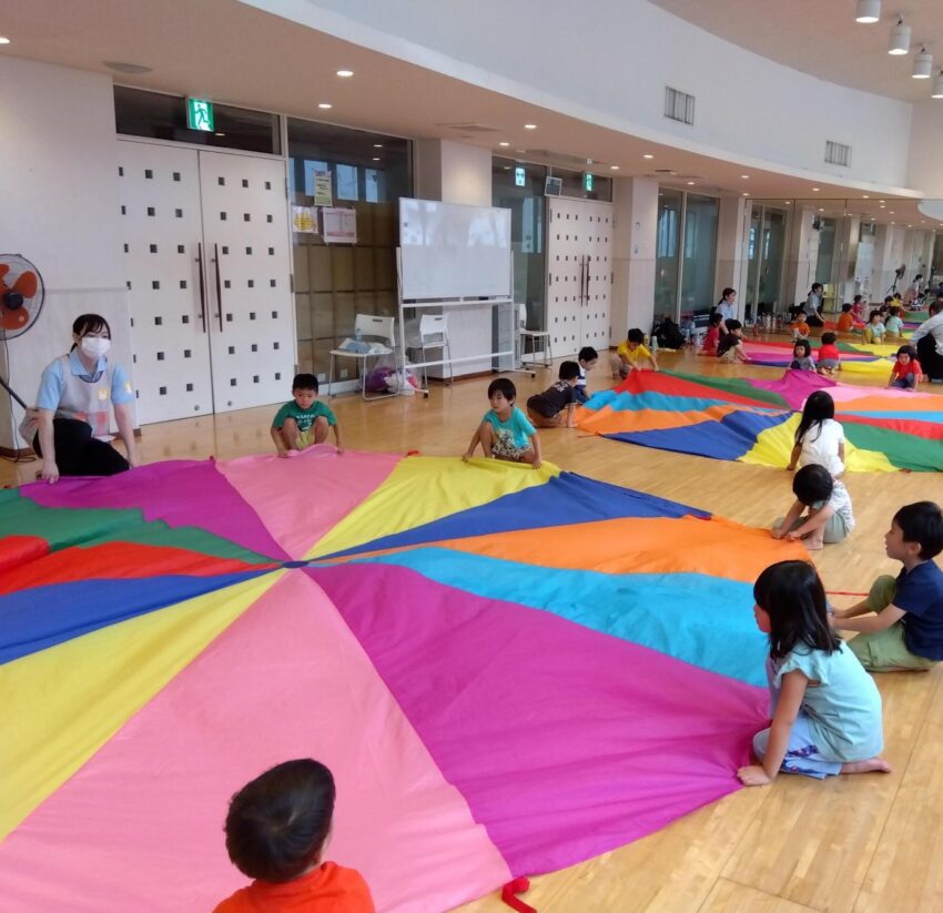 日にちを分けて少しずつ練習を重ねています！
徐々に形になってきている中、とても楽しみながら行う様子が見られます😊
本番まであと、少しです♫