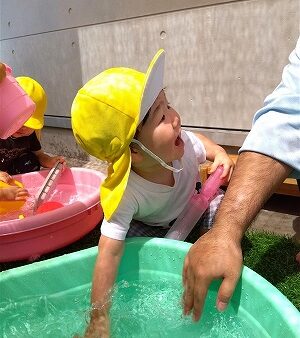楽しい水遊び！（１歳児）