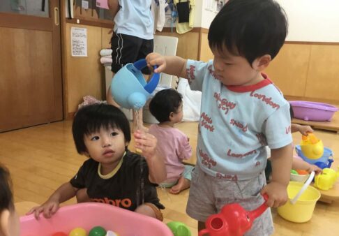 １歳児クラス　今年最後の水遊び☆