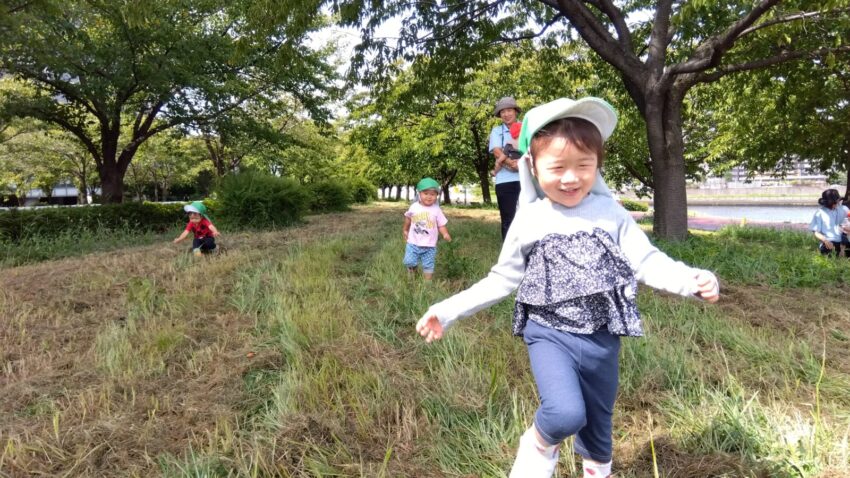 久しぶりの公園に大興奮で走り回る子どもたち💨