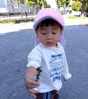 秋の自然に触れました　～０歳児クラス～