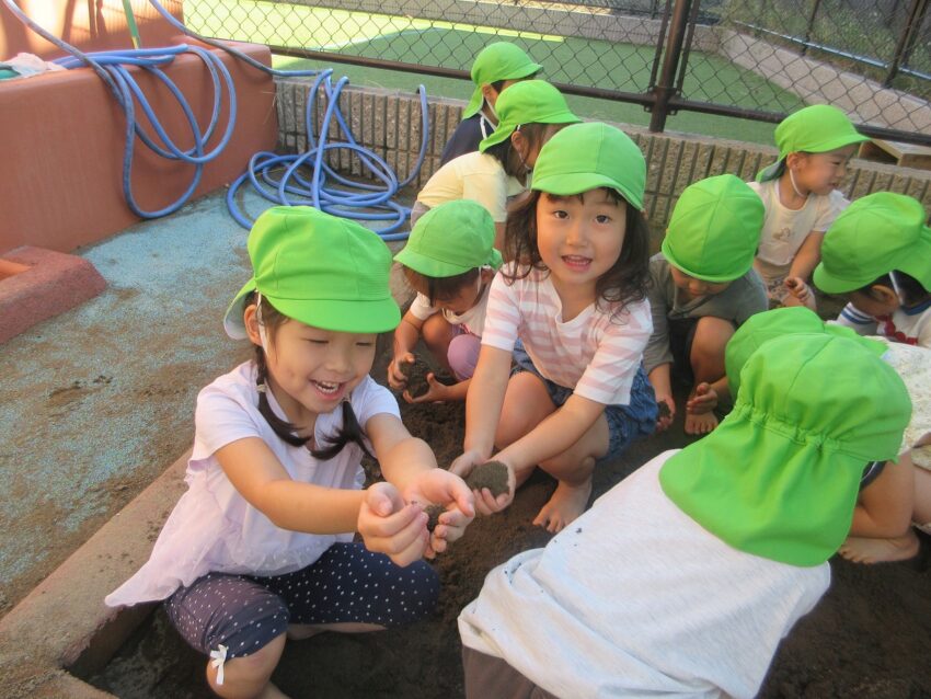 全員で砂や水の量を考えながら作っていきました♪