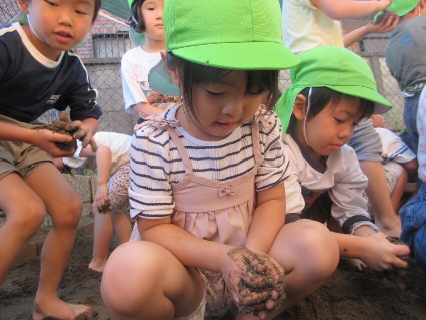 泥団子を作っていくぞ～！