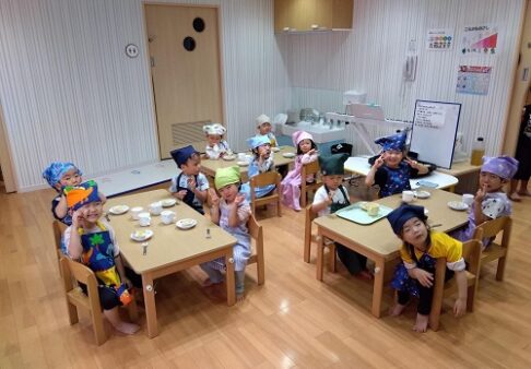 ３歳児　米粉おに蒸しパン作り