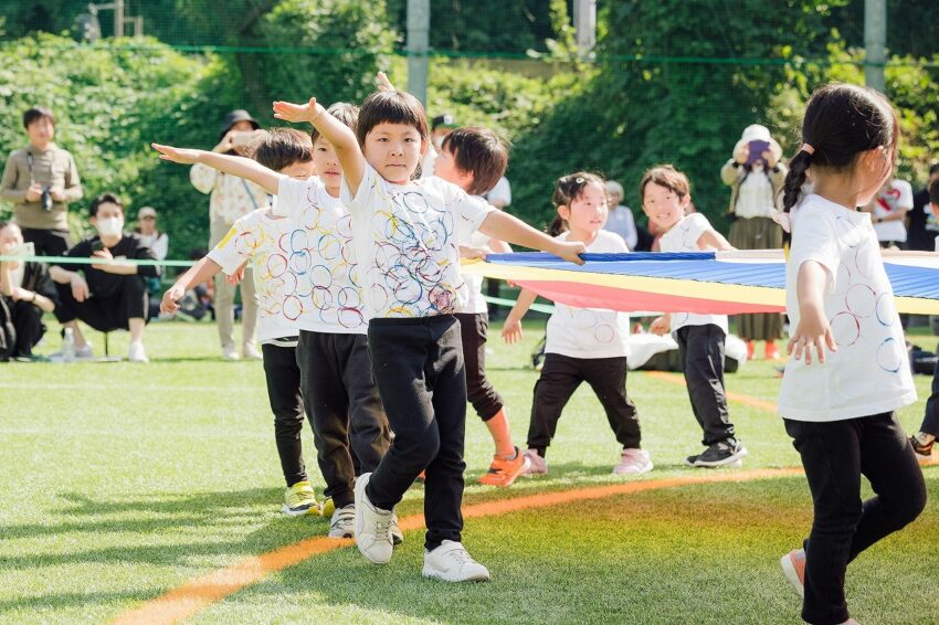 ３歳の頃から憧れていたパラバルーン。
今年は代々木体育館で行われた専門学校の運動会でも披露しました！
保育園の運動会では曲を変えて挑戦しました。
手をまっすぐに伸ばす姿が素敵です✨