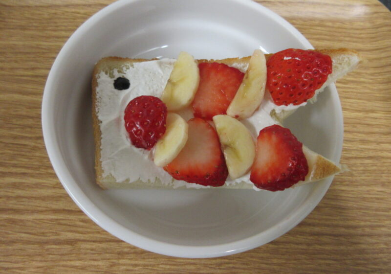 5月と言えばこいのぼり!この日はおやつに、こいのぼりパンがでました!