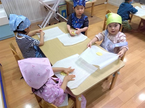 さつまいもクッキーを作りました！
生地を実際に作って、成型まで行いました🙌
