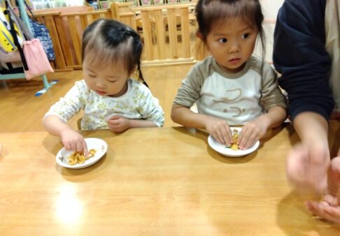 うさぎ組(2歳児クラス)☆１１月の食育