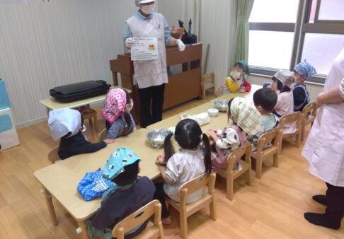 ２歳児　ホットケーキ作り