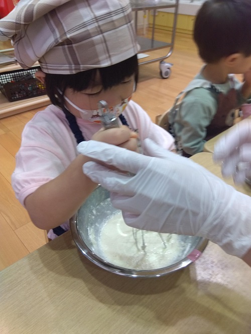 普段から「しろくまちゃんのほっとけーき」を見ているので、親しみをもって取り組む様子が見受けられました🐻
