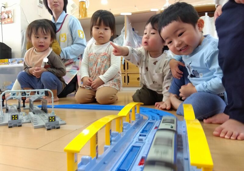 プラレールかっこいいー♪