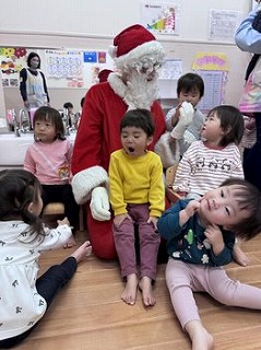 英語の先生？サンタさん？