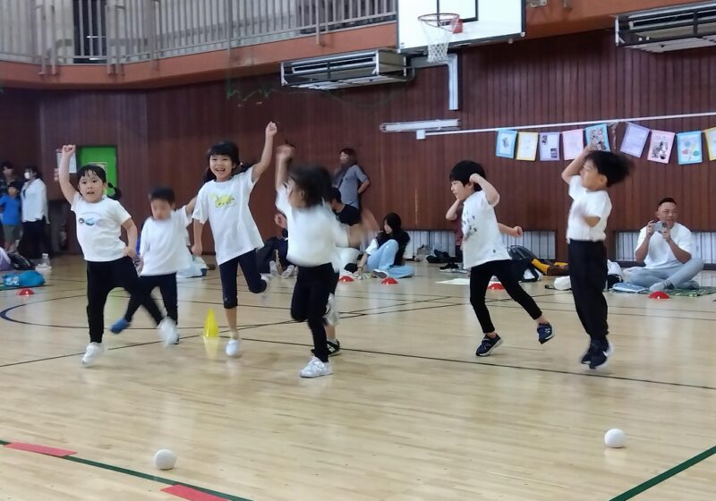 お家の人とダンシング玉入れ♪