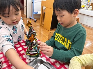 拾ったドングリくっつけよう！