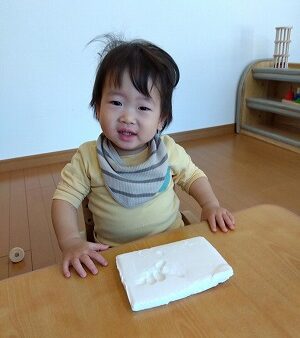様々な感触に触れる～0歳児～