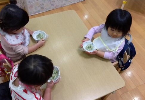 １歳児　おにぎり作り　