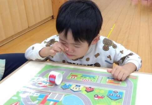 ２・３歳児クラス　健康教育「咳エチケット・鼻水のかみ方」