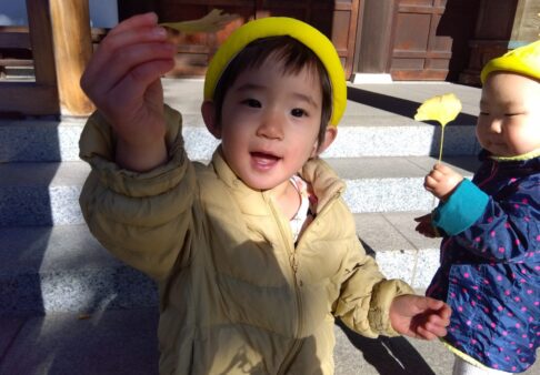 0歳児「お参りに行ってきました」