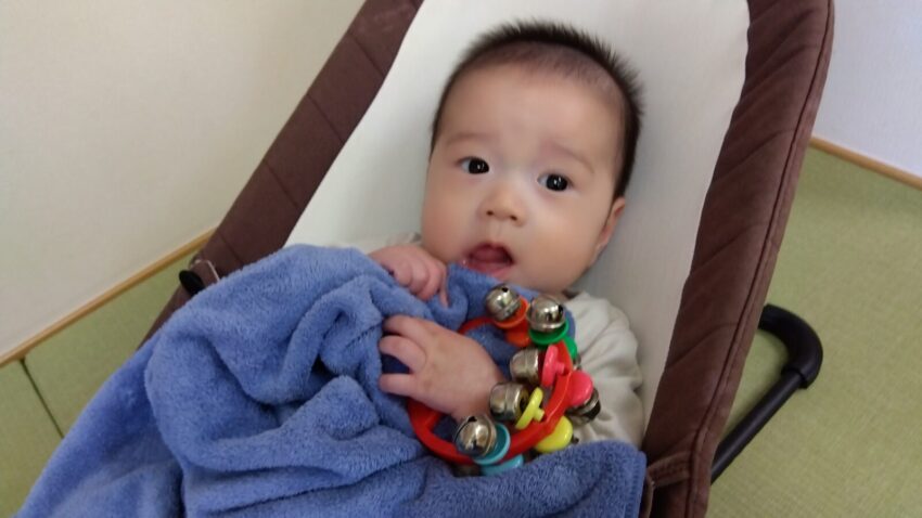 これはなんだ？なんだか音が聞こえるぞ～と不思議そうな表情を浮かべていますね☺️