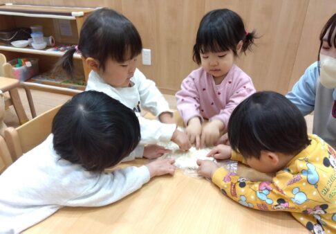 １歳児　うどん作りをしたよ！