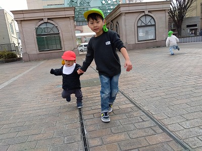0歳児　お兄さんお姉さんと遊んだよ！