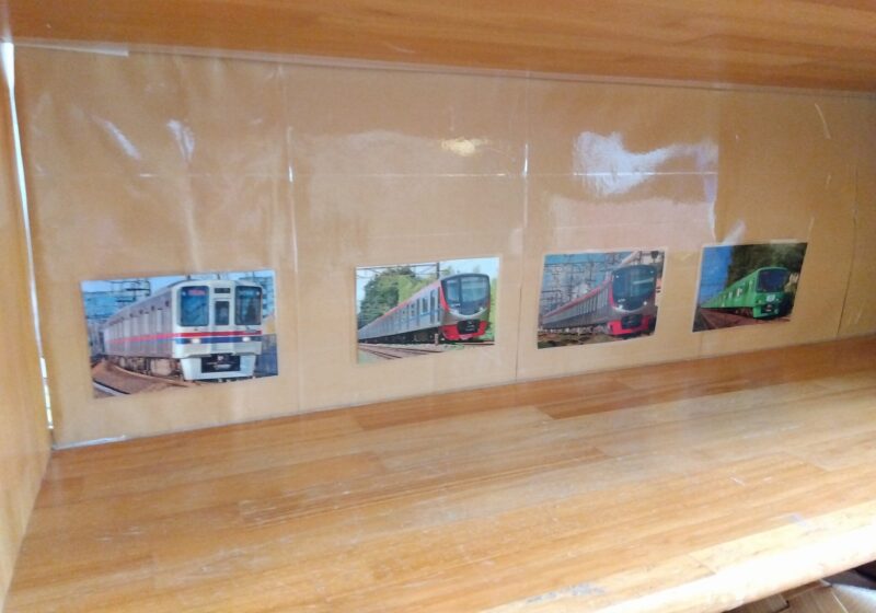 電車コーナー（京王線が近くにある為、散歩先で実際に見たことのある種類の電車を貼っています。）