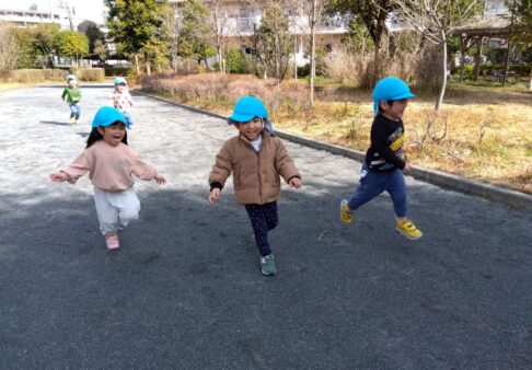 戸外遊びの様子～2歳児～