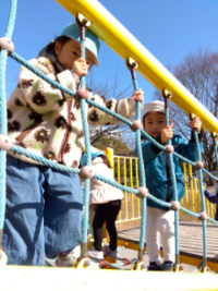 ３歳児　うさぎ組　「きりん組と瑞光橋公園であそんだよ！」