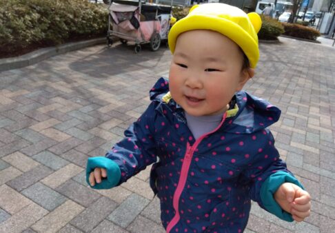 0歳児「たくさん歩けるようになりました」