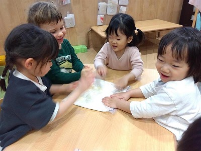2歳児　クッキー作りをしたよ！！