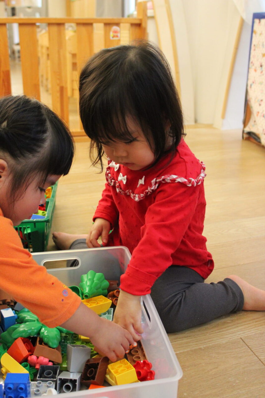サンタさんからもらったブロックでたっぷりと遊びました！