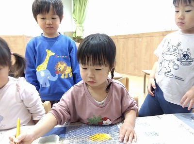2歳児　４月の制作をしたよ！