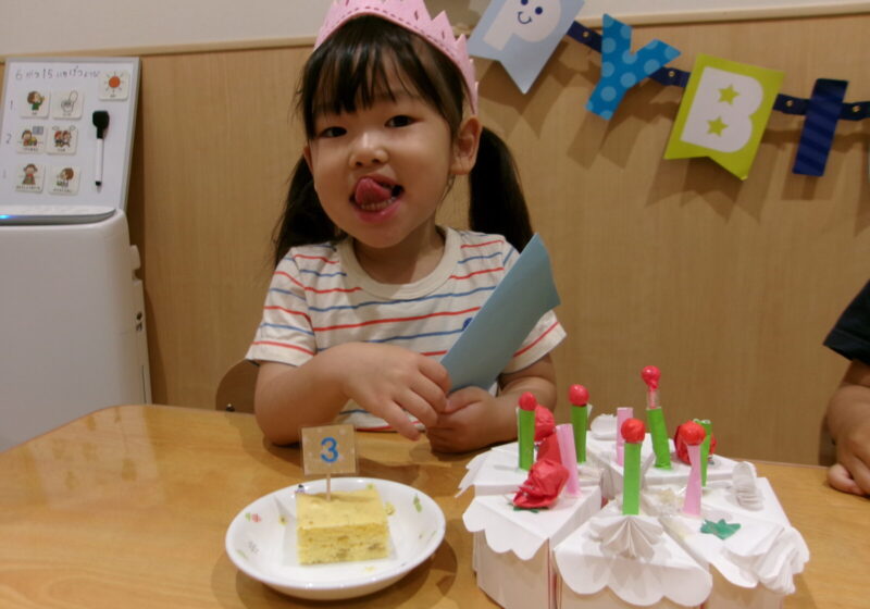 おやつもお誕生日仕様に！