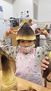 タケノコの皮帽子