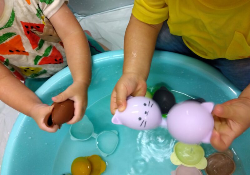 パカっと開くおもちゃがお気に入り♡