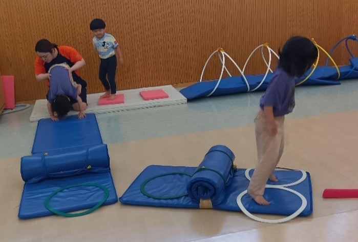 ホールでの運動遊び