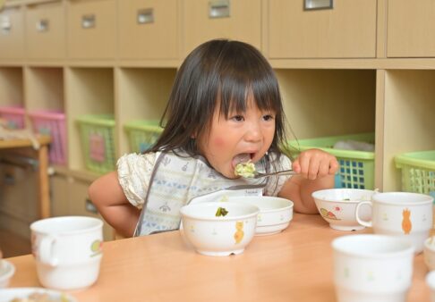 給食だいすき！もぐもぐ笑顔の日々♪