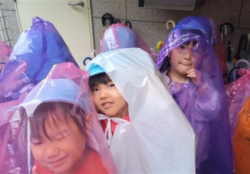 4歳児 きりん組「雨の日のおさんぽ」