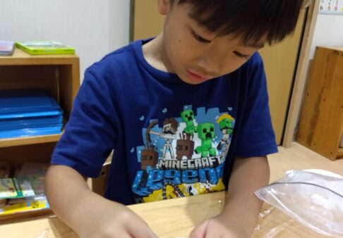 5歳児 くじら組 「石鹸粘土に挑戦！」