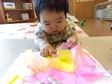 フラワーペーパー使って製作したよ♪　0歳児