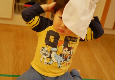 4月ピーターパン組(2歳児)『身支度頑張るもん!』