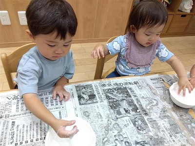 1歳児　初めての片栗粉スライム！