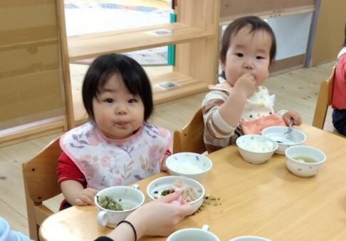 【1歳児クラス】給食の様子