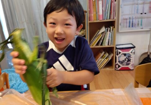 3~5歳児「とうもろこしの皮むき🌽」